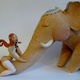 Donna con elefante